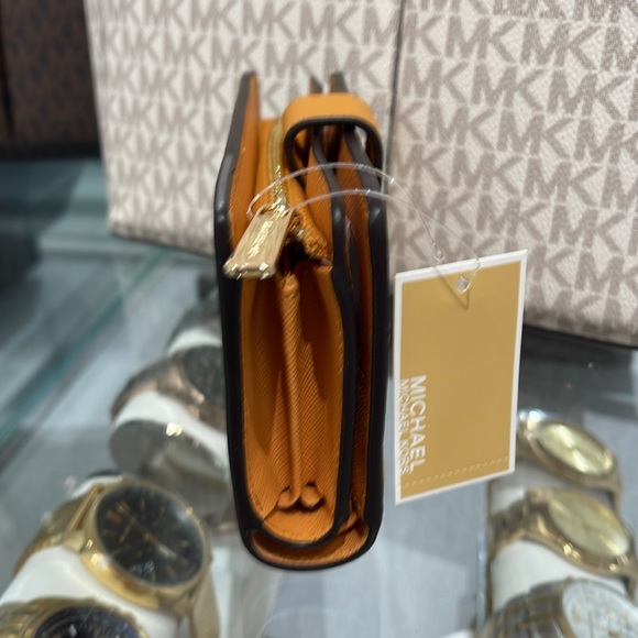 MICHAEL KORS
Medium Crossgrain Leather Wallet
Cider
NWT - Picture 5 of 16